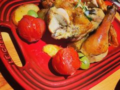 香烤脆皮鸡配迷迭香及苹果-TIAGO HOME KITCHEN(王府中环店)