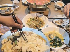 -俭寨大盘鸡·手抓肉·烧烤新疆菜(乌苏路店)