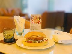 特色猪排包-深圳温德姆至尊酒店·大堂吧·户外花园
