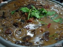 小鸡炖蘑菇-雪乡人家东北菜·铁锅炖一切(高斯路店)
