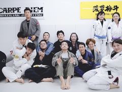 -菠萝格斗巴西柔术训练馆