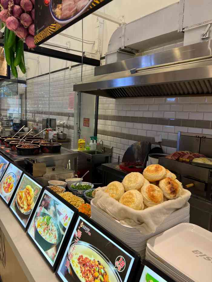 永旺梦乐城(津南店)-"很大的一家永旺,开在家门口,吃饭看电影都.