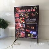 大门口便是店铺的门头，很好找