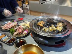 -围炉肉舍•炭烤活鳗•丹东海鲜烤肉(步行街店)