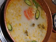 -洱火云南酸菜牛肉火锅(石景山当代商城店)