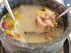 -鲁朗纳麦石锅鸡庄园