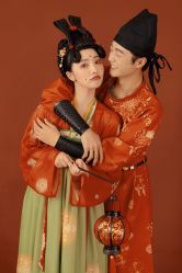 -喜爱高定婚纱摄影