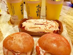 草莓奶油冰面包-巴黎贝甜(周浦海印店)