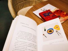 -钟书阁(群光广场店)