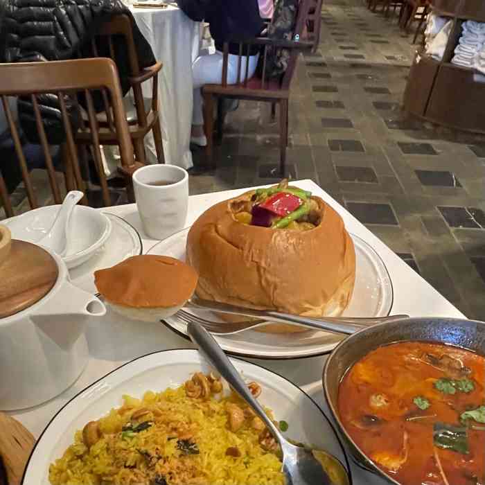 乌布泰涟(万象城店)-"三个人四百多块!感觉没点到招牌菜?人多的.