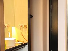 -桔子酒店(上海西藏北路地铁站店)