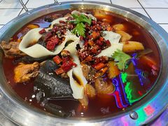 -晓彭肥肠鸡·泡椒鸡火锅(水木天地店)