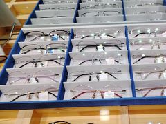 -豪门视光·星趣控·蔡司依视路眼镜代理商(中央大街店)