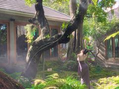 -Chom Cafe and Restaurant