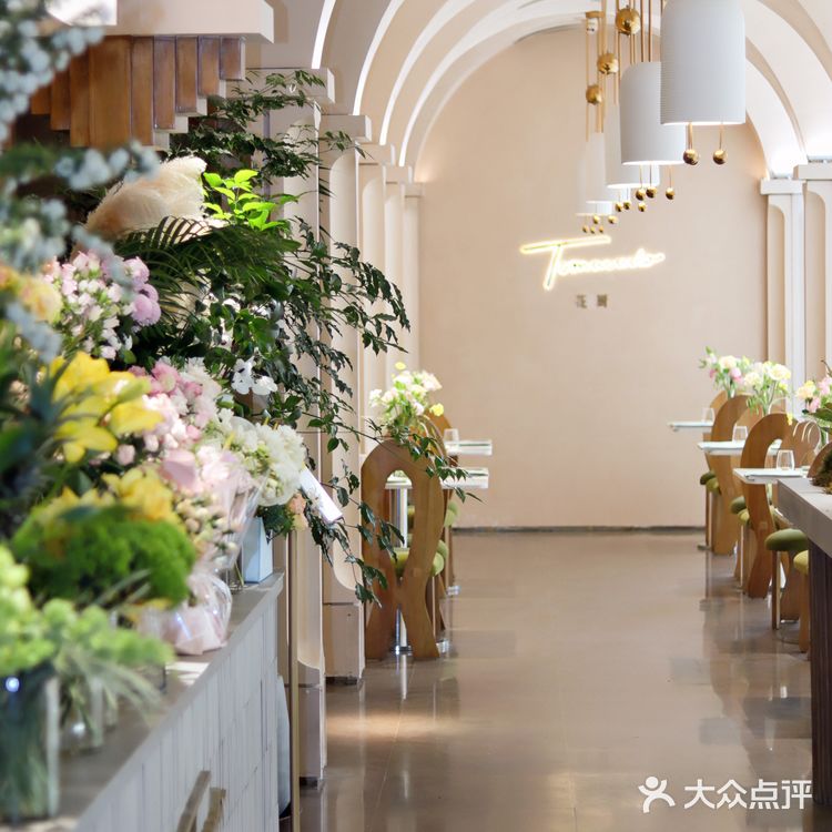 Tomacado 花厨｜鲜花与餐厅的结合浪漫与温度并存