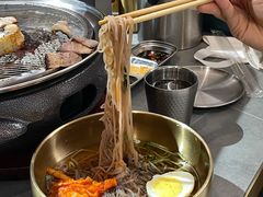 -围炉肉舍丹东海鲜烤肉·烤活鳗(步行街店)
