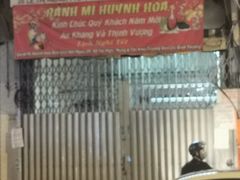 -Bánh Mì Huynh Hoa