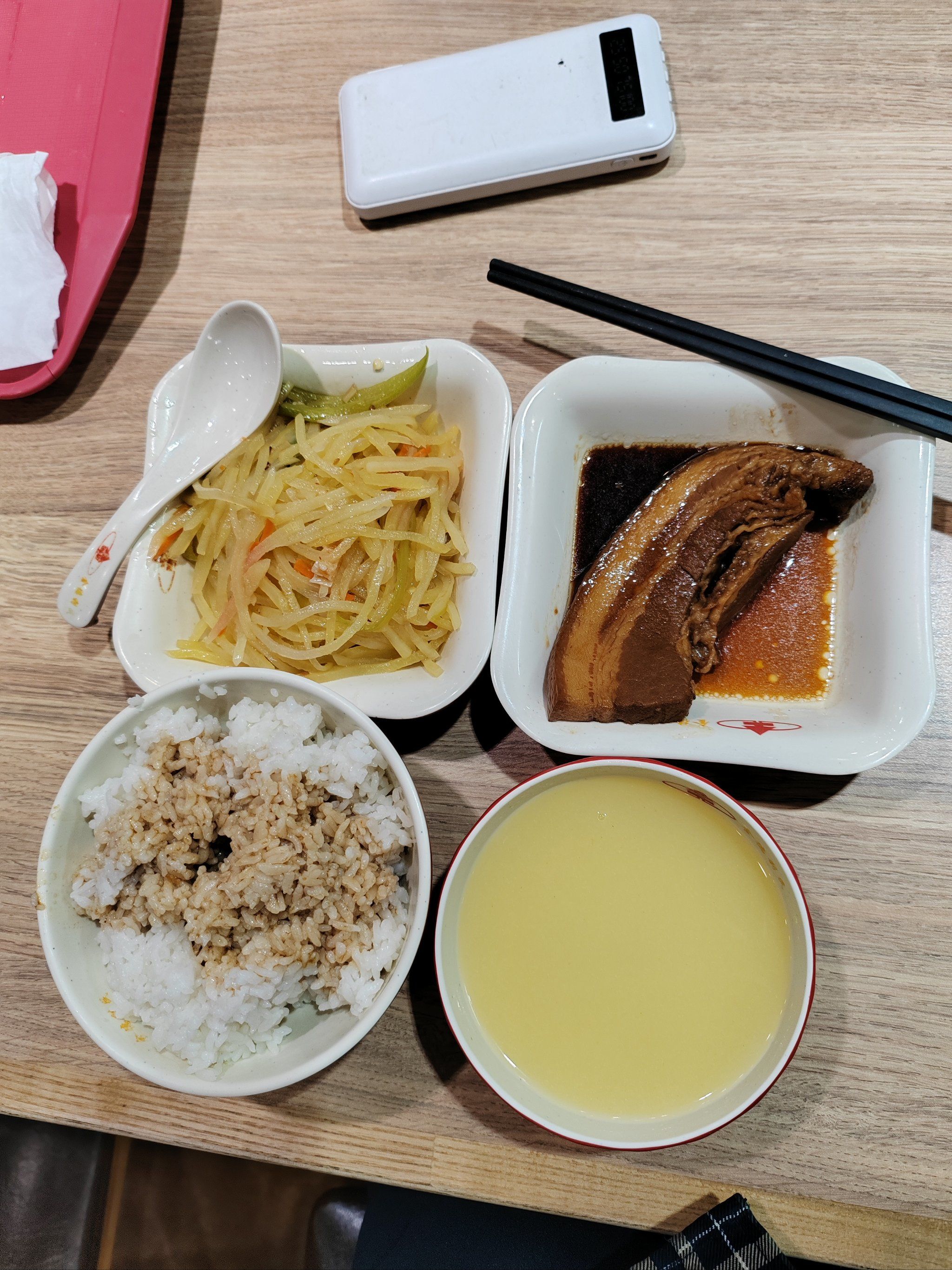 金德利民的饭还可以啊,还有免费的粥,大家快来尝尝吧