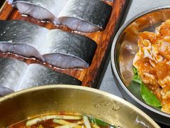 -围炉肉舍•炭烤活鳗•丹东海鲜烤肉(步行街店)