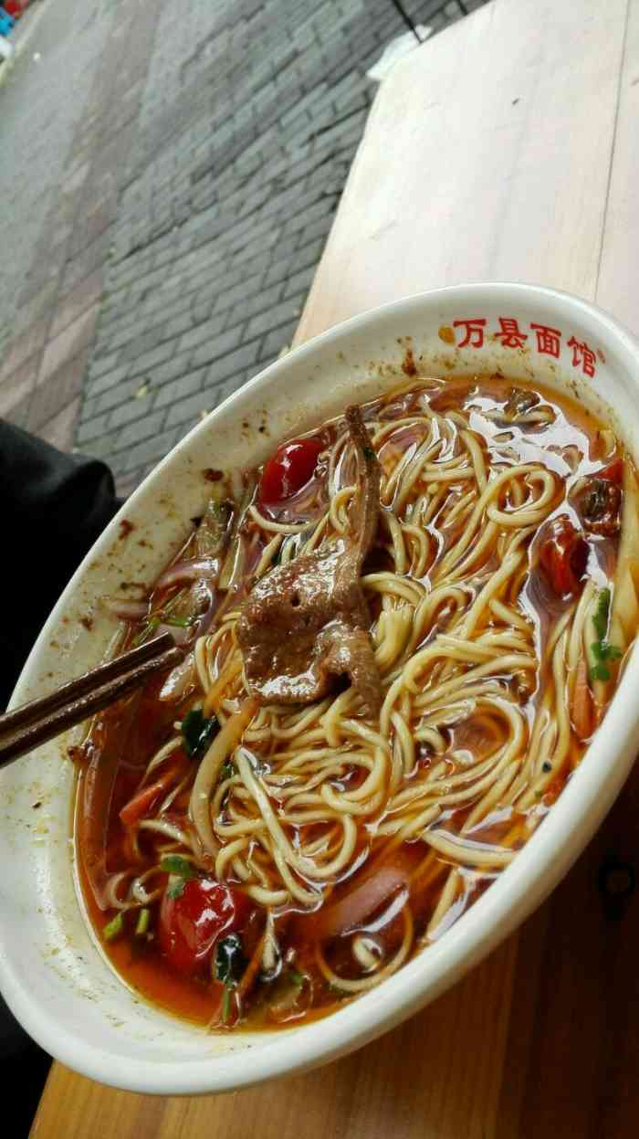 万县面馆(黄龙路店)-"面挺好吃的,丸子番茄搭配很个性,番茄味道.