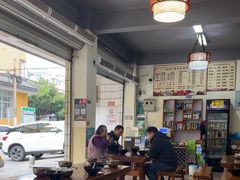 -鸿浩扒猪脚米线