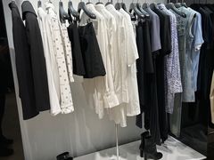 -GIVENCHY(佛罗伦萨小镇奥莱店)