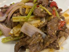 黄芥末酱炒牛花梅-乾坤饭店