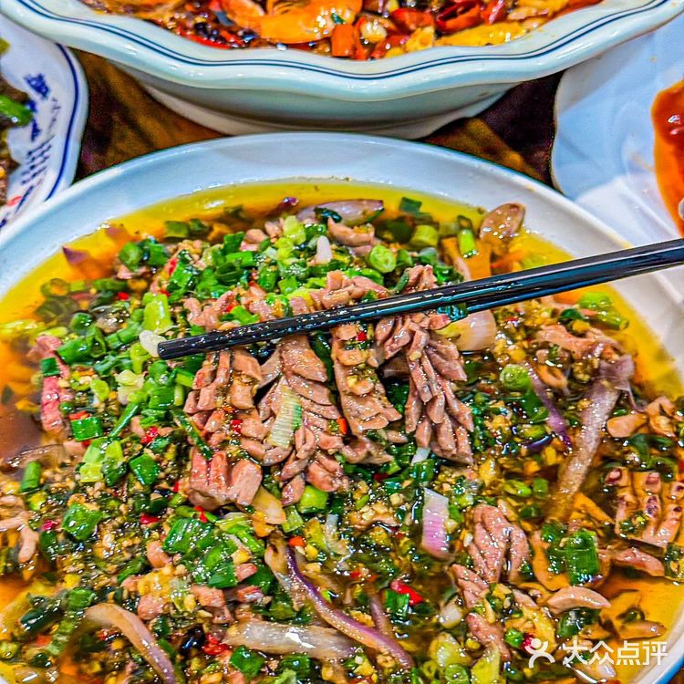 解放碑藏着一家性价比天花板——月半!不管你是本地干饭人