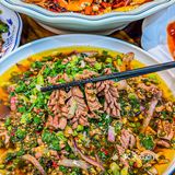 解放碑藏着一家性价比天花板——月半！不管你是本地干饭人