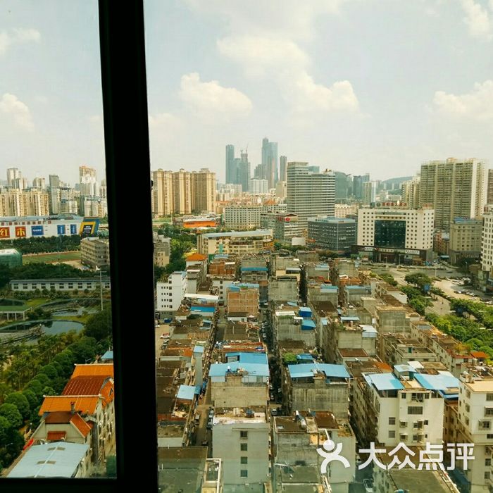 南宁南湖公园万枫酒店