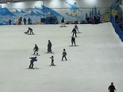 -乔波室内滑雪场