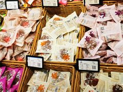 -来伊份1038(新村路三店)