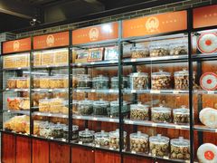 面包甜点陈列柜-猪肉婆私房菜(容桂总店)