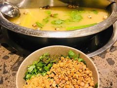 -肖肖酸萝卜鱼火锅(总店)