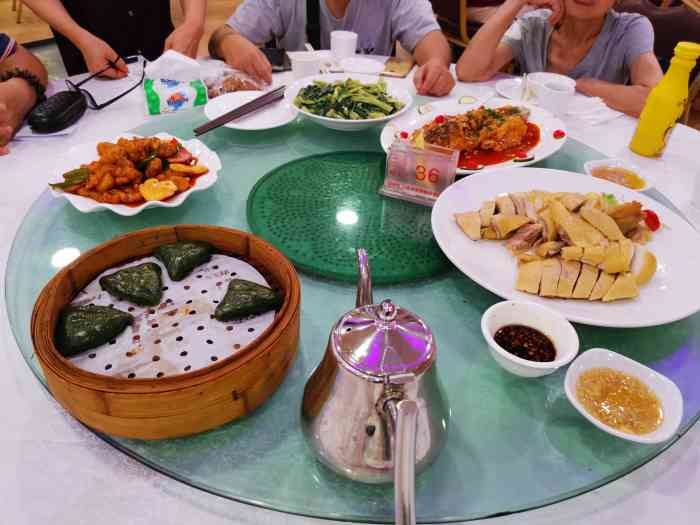 明记海鲜城(昌岗中店"又来明记开餐,周日父亲节,全满桌「甜.