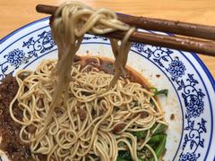 -渝之汇牛肉豌杂面