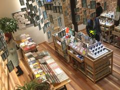 -猫的天空之城概念书店(杭州南宋御街店)