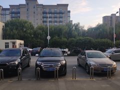 -海伦精致生活广场-停车场