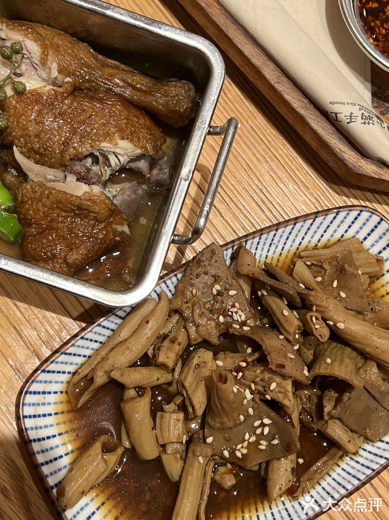 每份有半只之多！满满一盒，简直和我手掌差不多大！