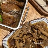 每份有半只之多！满满一盒，简直和我手掌差不多大！