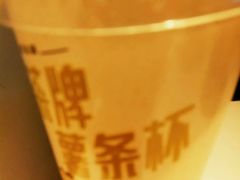 薯条杯-喜茶(迪士尼小镇DP店)