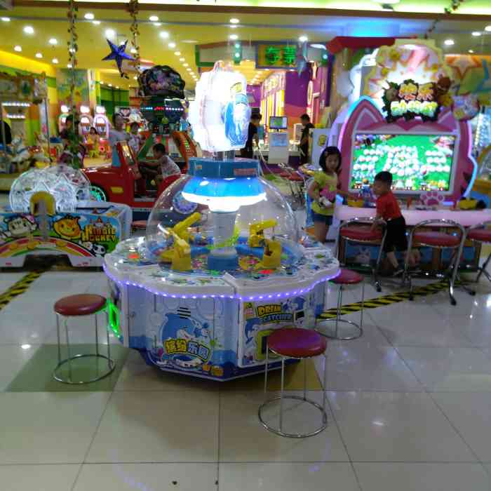 迪诺欢乐世界-"很久没去了,里面还是一如既往的热闹,跳舞.