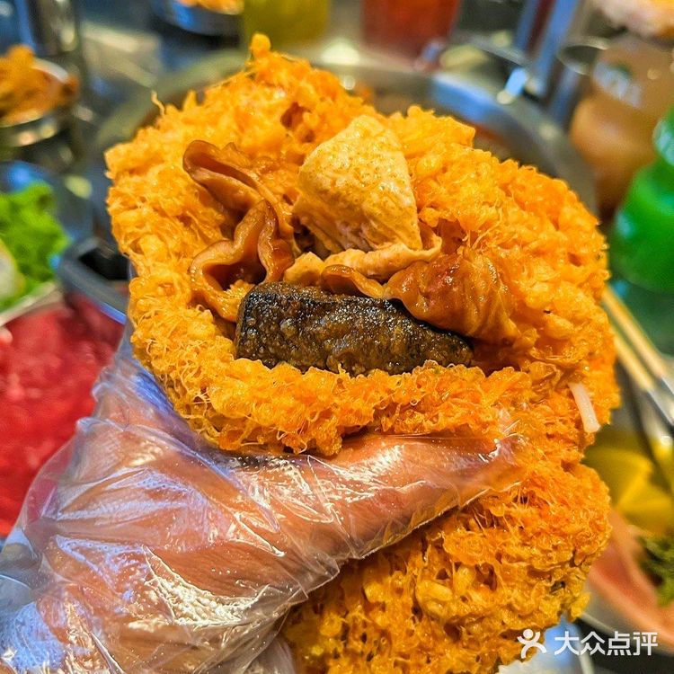 这家文艺螺蛳粉火锅店，闻着滂臭吃着真香！
