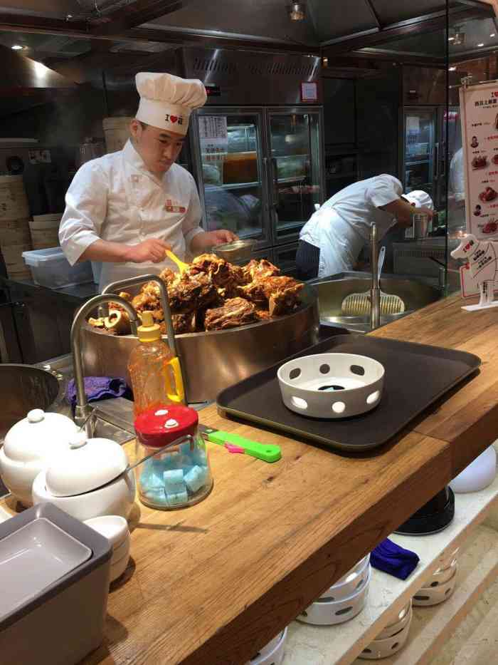 西贝莜面村菜品有创意环境服务不错价格比较硬