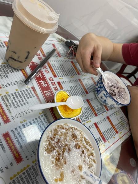 兰芳园榴莲糖水(东华西店)-"价格:团购19.9有4个甜品,十分划算.