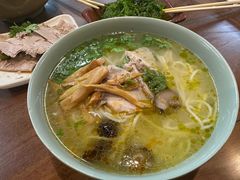 -亮亮面馆(经六路店)