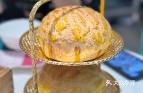 Lotus Seed Pineapple Bun