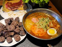 -七甲山烤肉(长白山奇石山珍根艺一条街店)