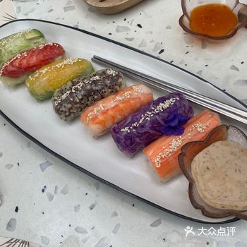 一进门就被花海儿包围，仿佛置身于花的海洋之中