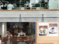 -ROAST coffee & eatery